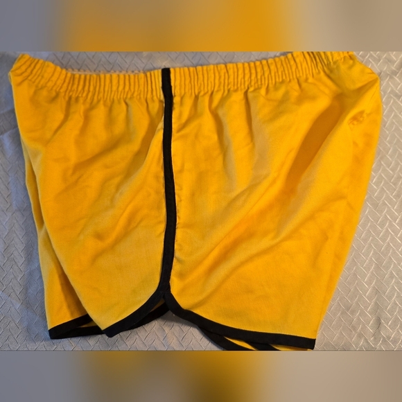 Vintage 1970's Yellow And Black Gym Shorts - Picture 5 of 9
